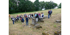 Pilgerandacht auf dem Hasunger Berg (Foto: Karl-Franz Thiede)